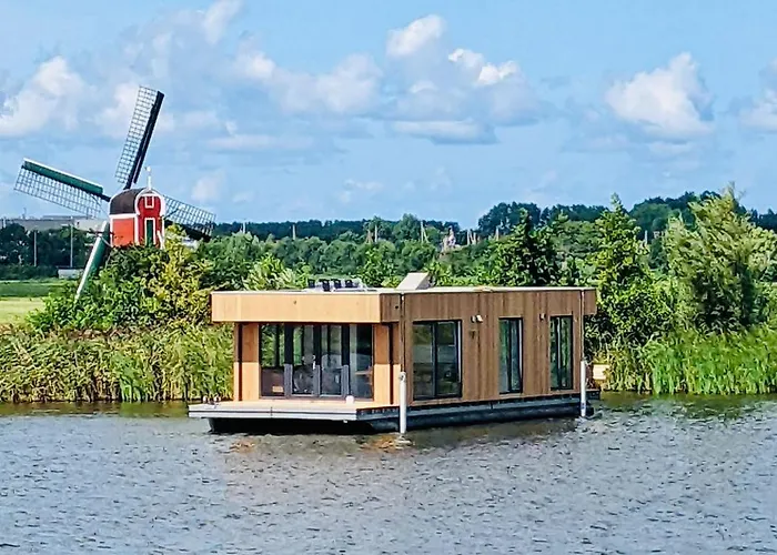 Surla Houseboat \
