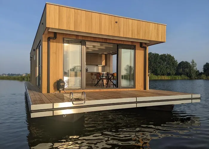 Surla Houseboat \