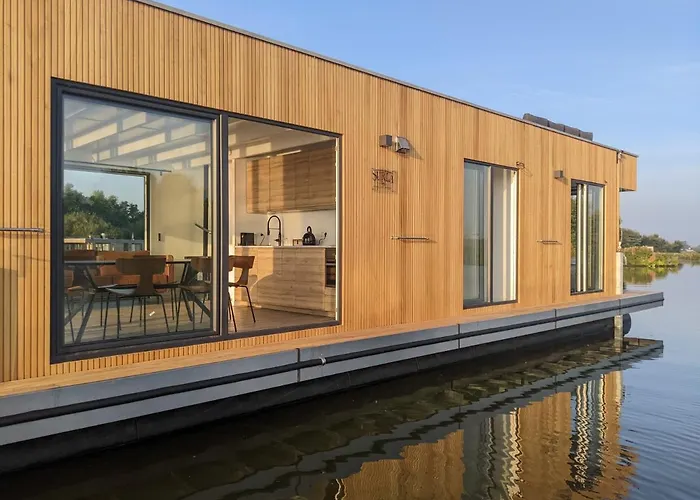 Surla Houseboat \