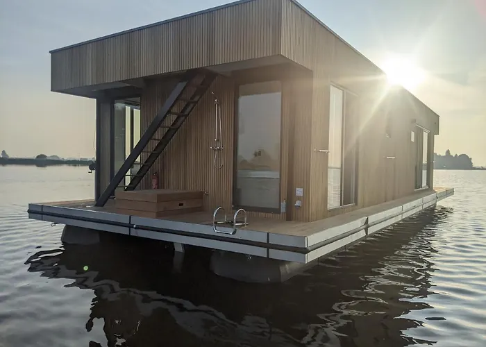 Surla Houseboat \