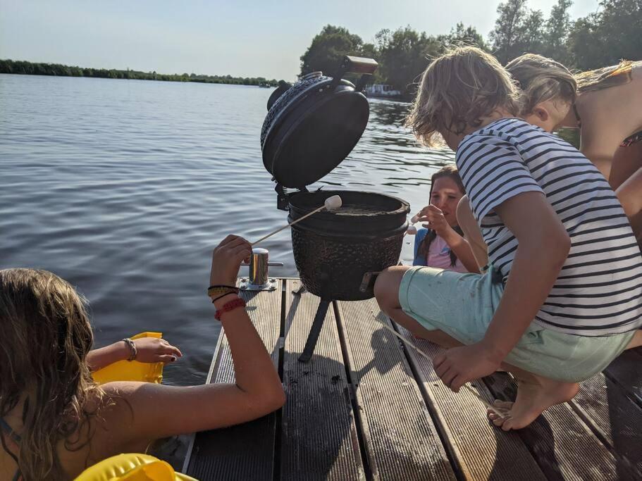 Botel Surla Houseboat 